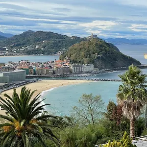 https://usandizaga-apartment-second-line-beach-with-garage.basquecountryhotels.org